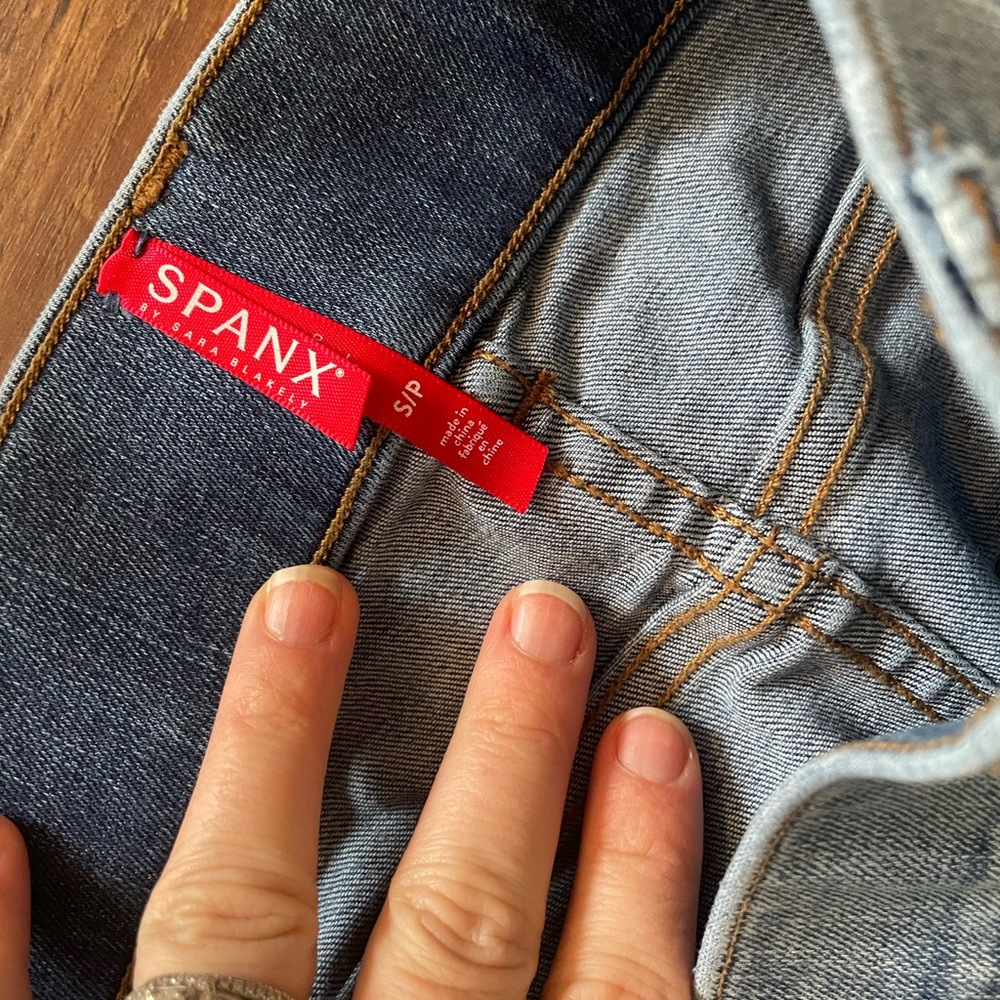 Spanx Jean skirt. In new condition.